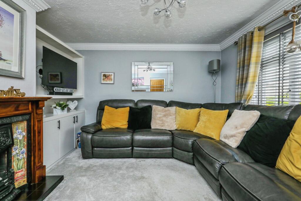 House in Doncaster, Rossington - View 3