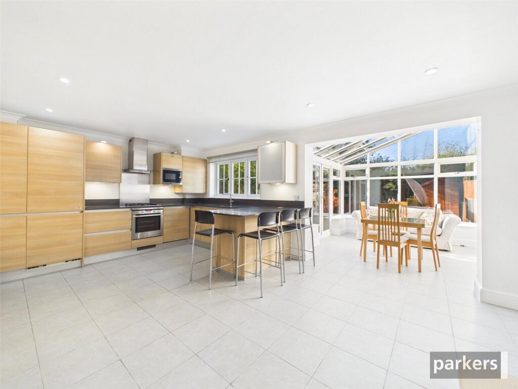 Caribou Close, Woodley, Reading, Berkshire, RG5 photo 2