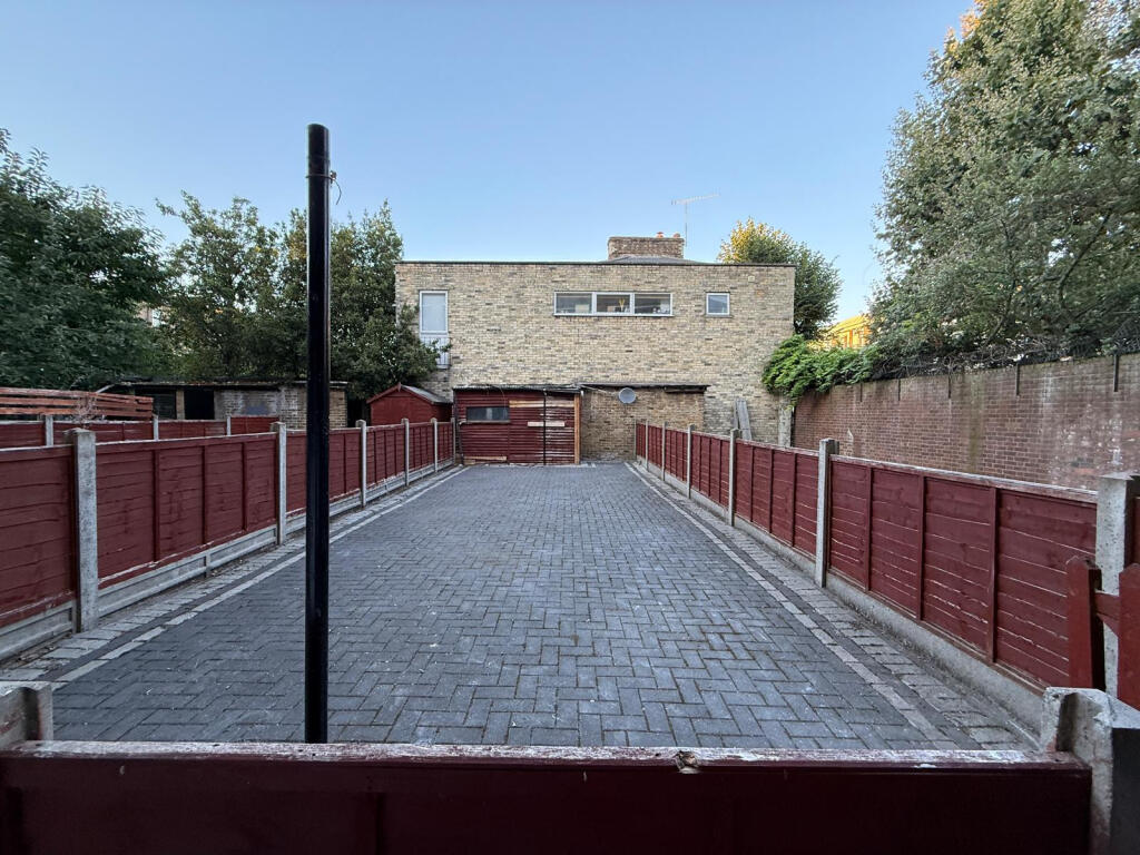 4 bedroom flat for rent