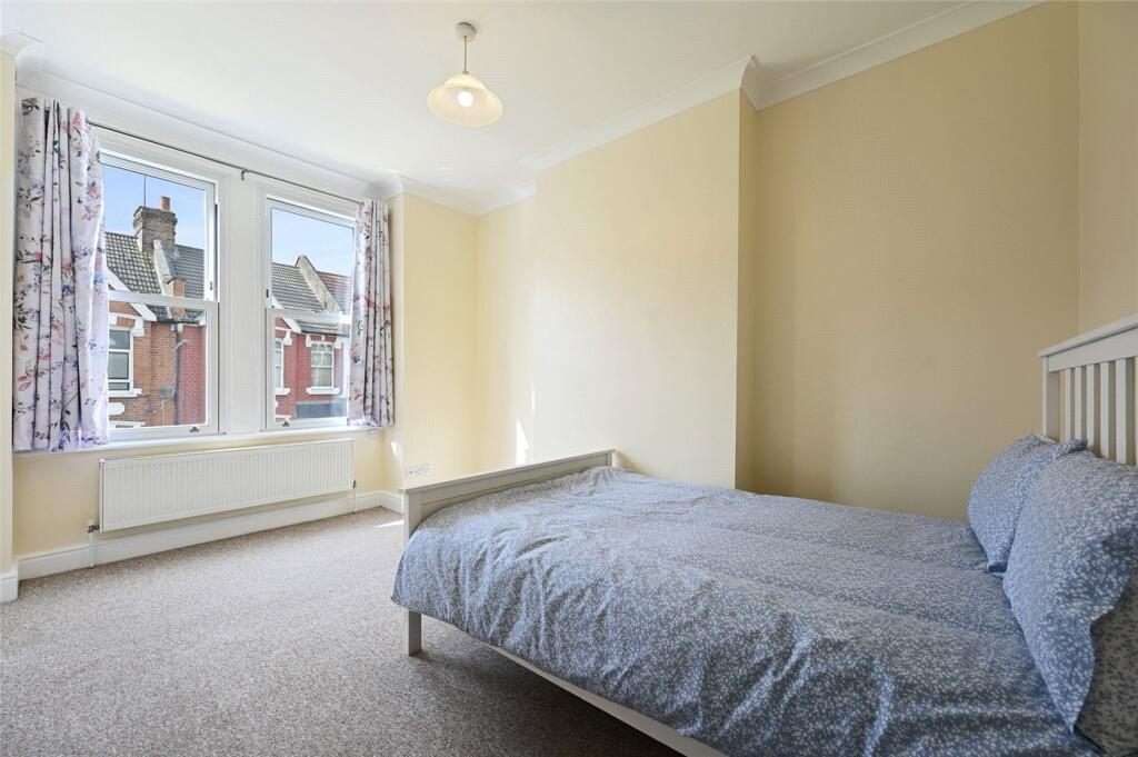House in London, Shepherd's Bush - More