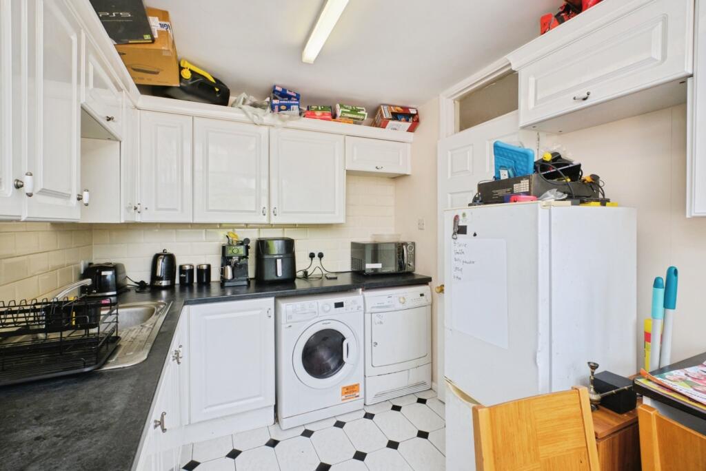 Apartment in Sandwell, West Midlands - More