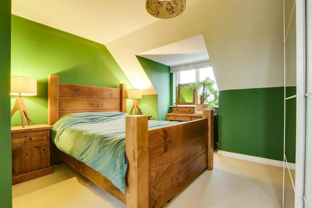 House in Nottingham, Wilford - More