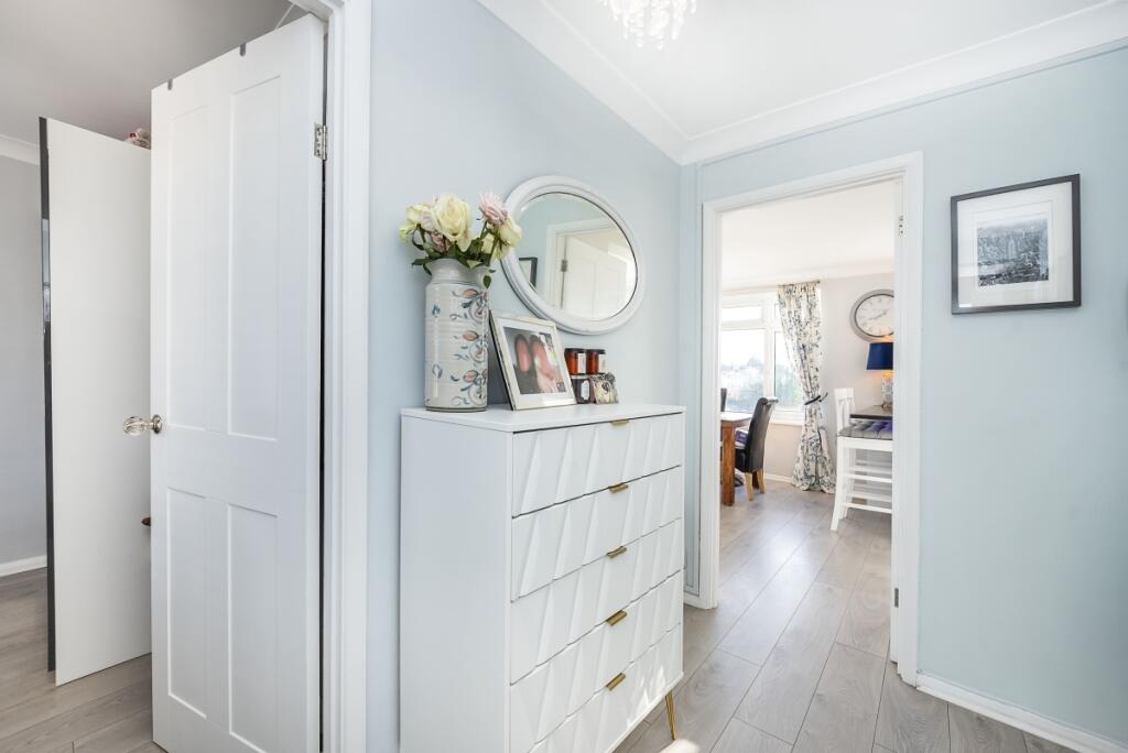 Apartment in Kingston upon Thames - View 5