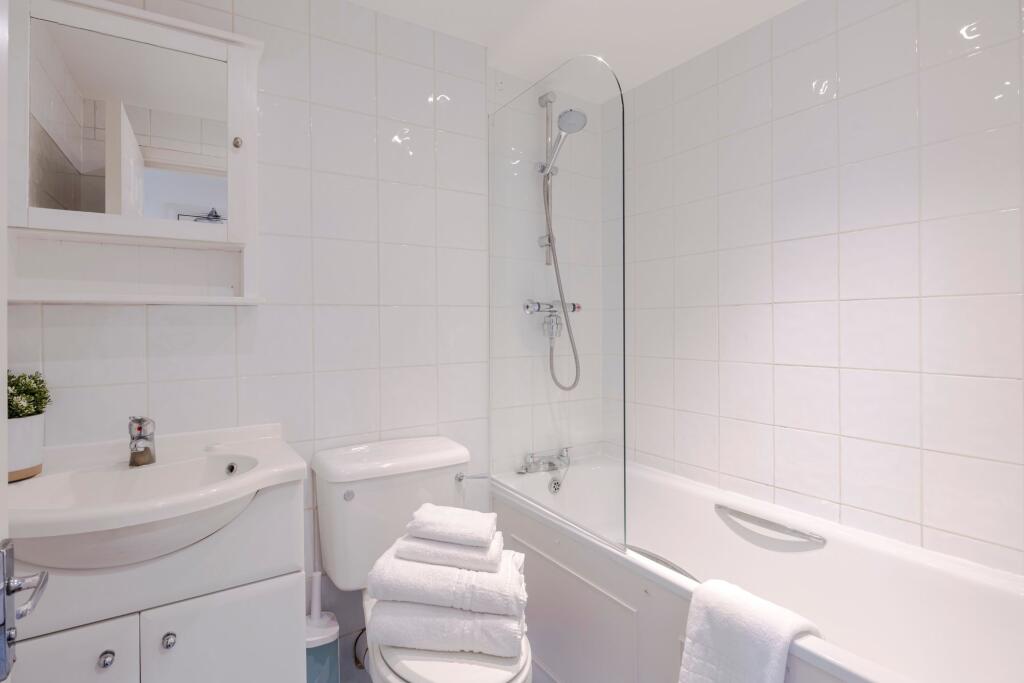 Apartment in London - View 5