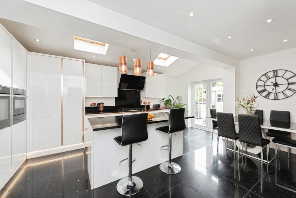Hatton Green, Bedfont, Feltham, TW14 - View 2