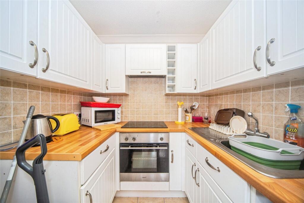 Apartment in Southampton - View 4
