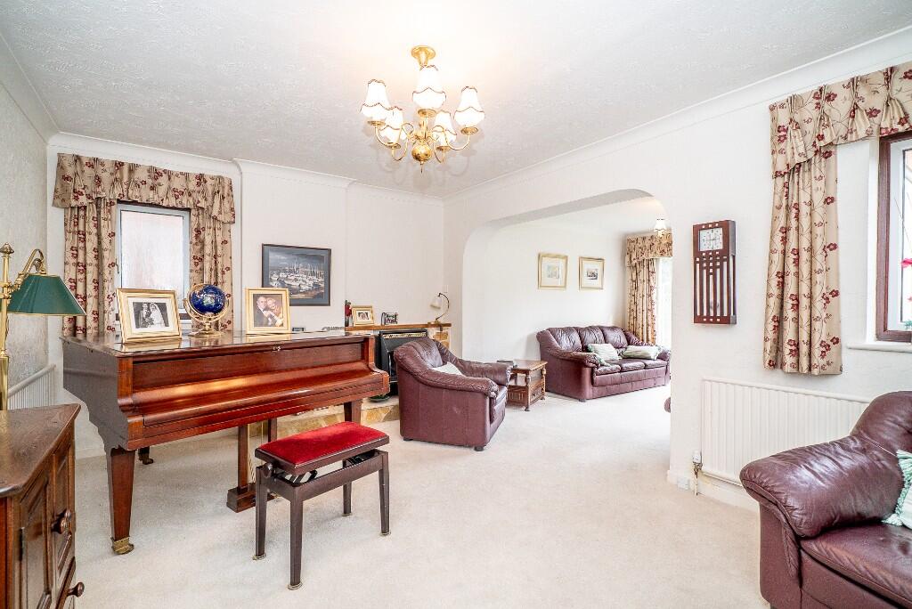 Bartel Close, Leverstock Green, Hertfordshire, HP3 8LX photo 3