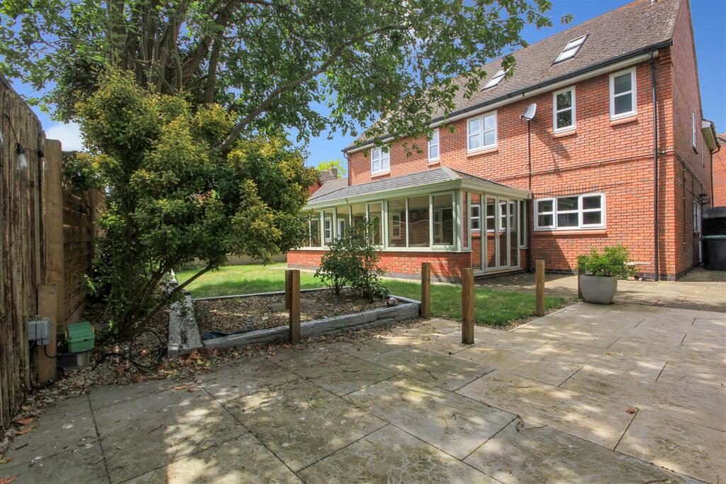 NN10, The Moorlands, Hayway, Rushden - More