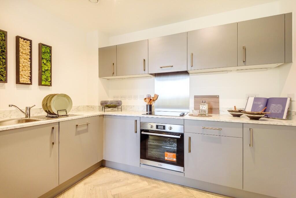 Apartment in Southall - View 4