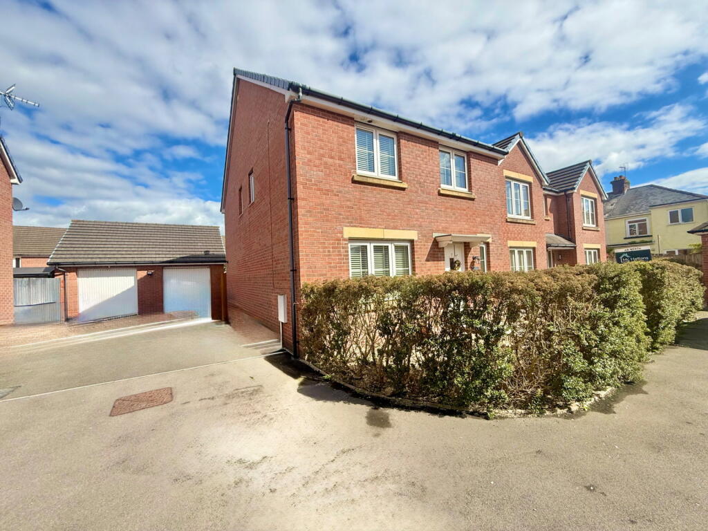 Main image of property: Clos Y Mametz, Porthcawl, CF36 5DJ