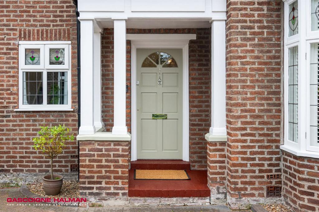 Victoria Close, Bramhall, SK7 - View 2