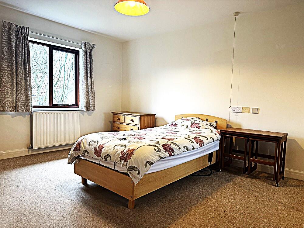 Woolacombe Drive, Reading, Berkshire photo 3