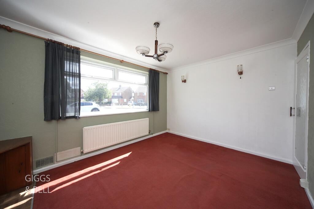 House in Luton - View 3