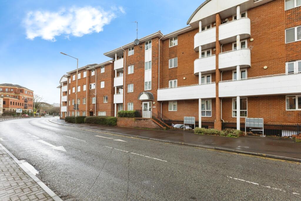 Main image of property: Queens Road, Reading, RG1
