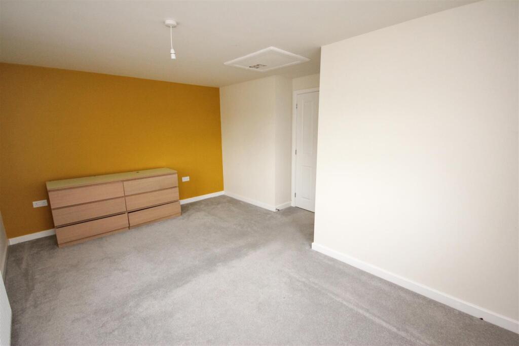 House in Northampton, Wellingborough - View 5