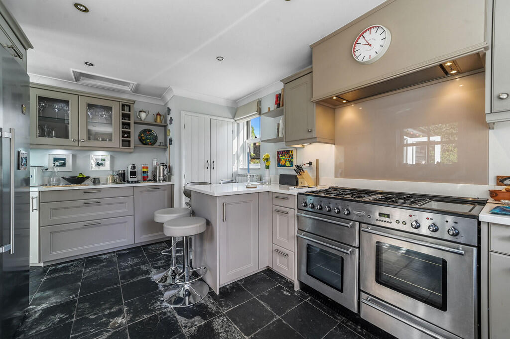 House in Braintree, Bures Hamlet - More
