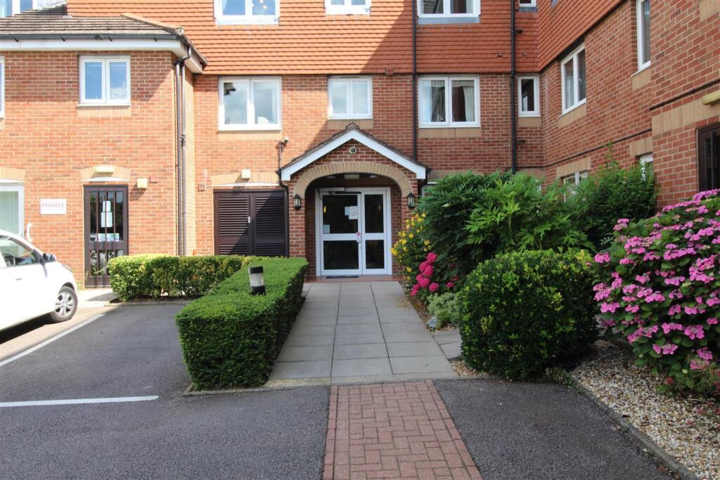 1-bed other on Darkes Lane, Potters Bar, £150,000