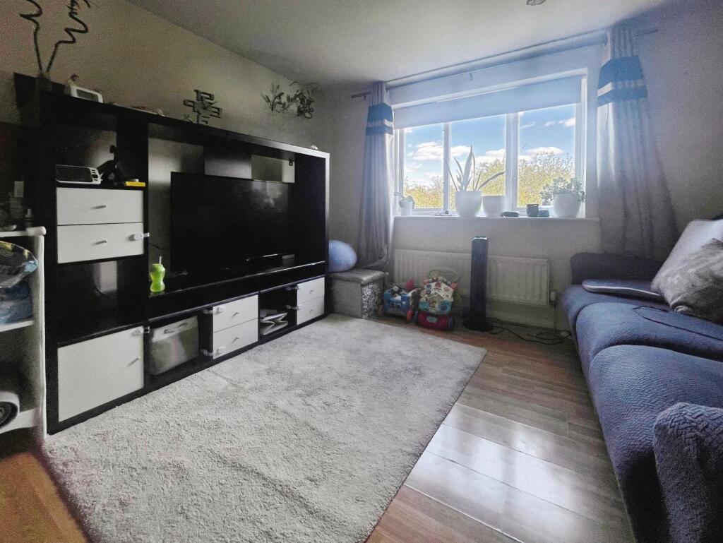 Apartment in Slough - View 4