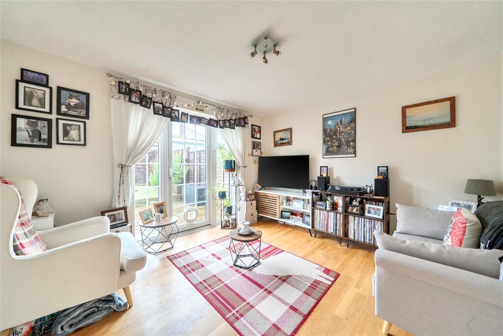 Minstrel Gardens, Surbiton, KT5 photo 2
