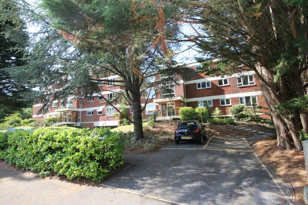 2-bed apartment on 72 Surrey Road, WESTBOURNE, BH4, £237,500