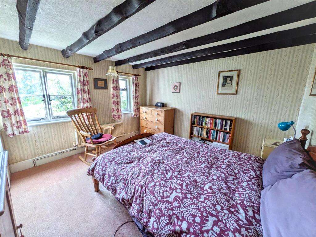House in Chichester, Boxgrove - More