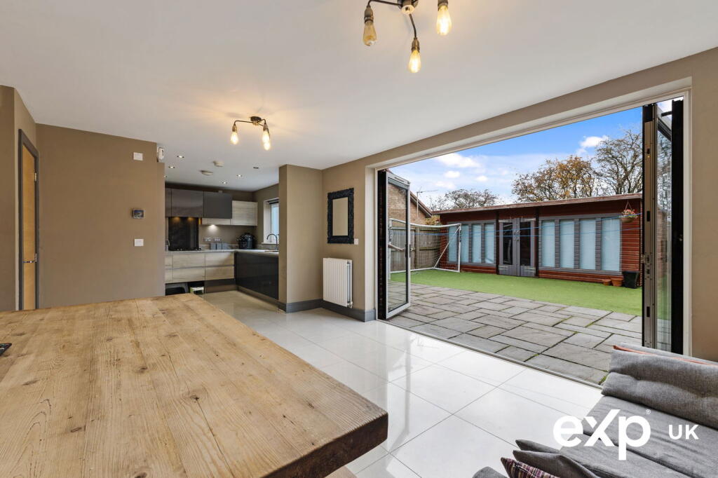 Rosebay Gardens, Clipstone Village, NG21 9GY photo 2
