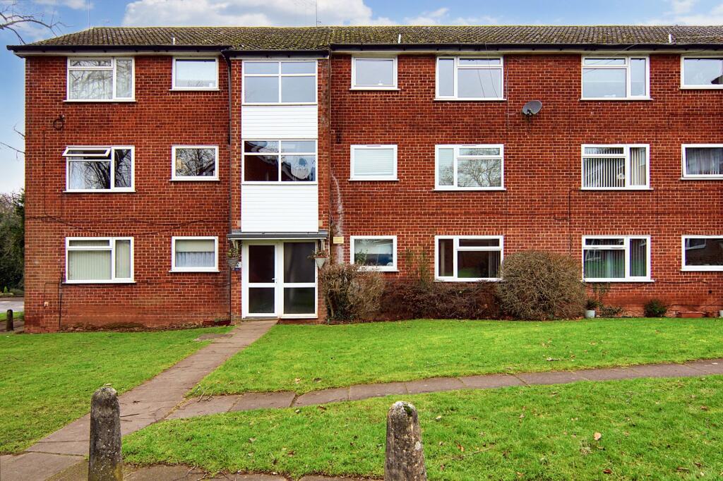 2-bed flat on Main Road, Meriden, CV7, £145,000