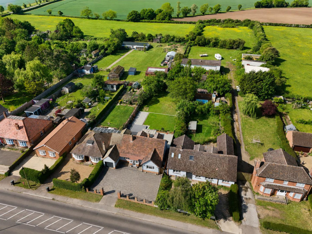 House in Rushden, North Northamptonshire - View 5