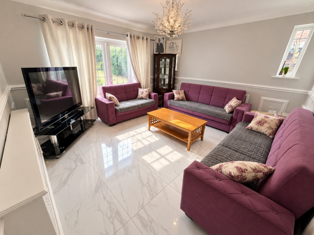 House in Luton - View 3