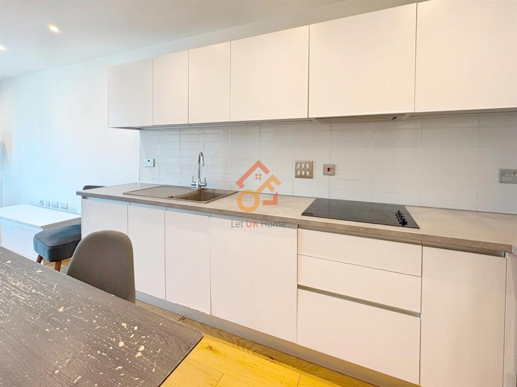 Apartment in Birmingham, West Midlands - View 5