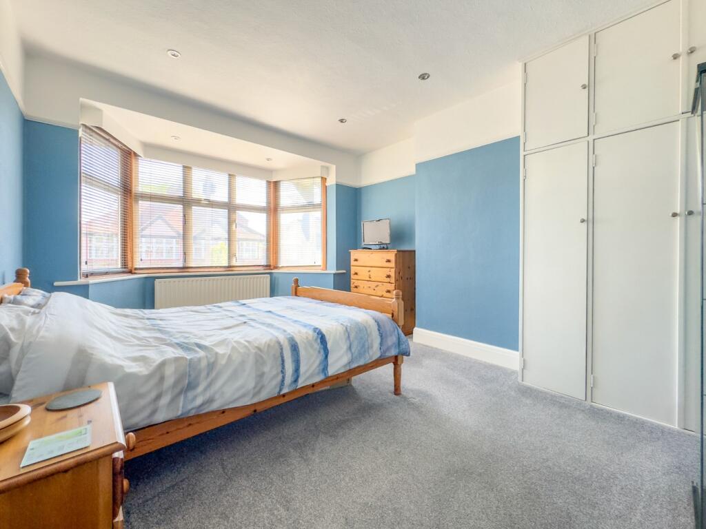 House in London, Pinner - More