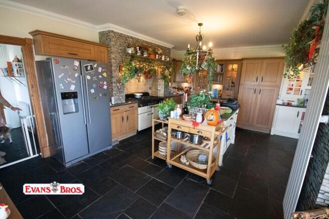 KITCHEN / BREAKFAST ROOM