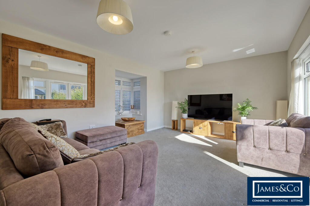 Oaklands Close, Dunmow photo 3
