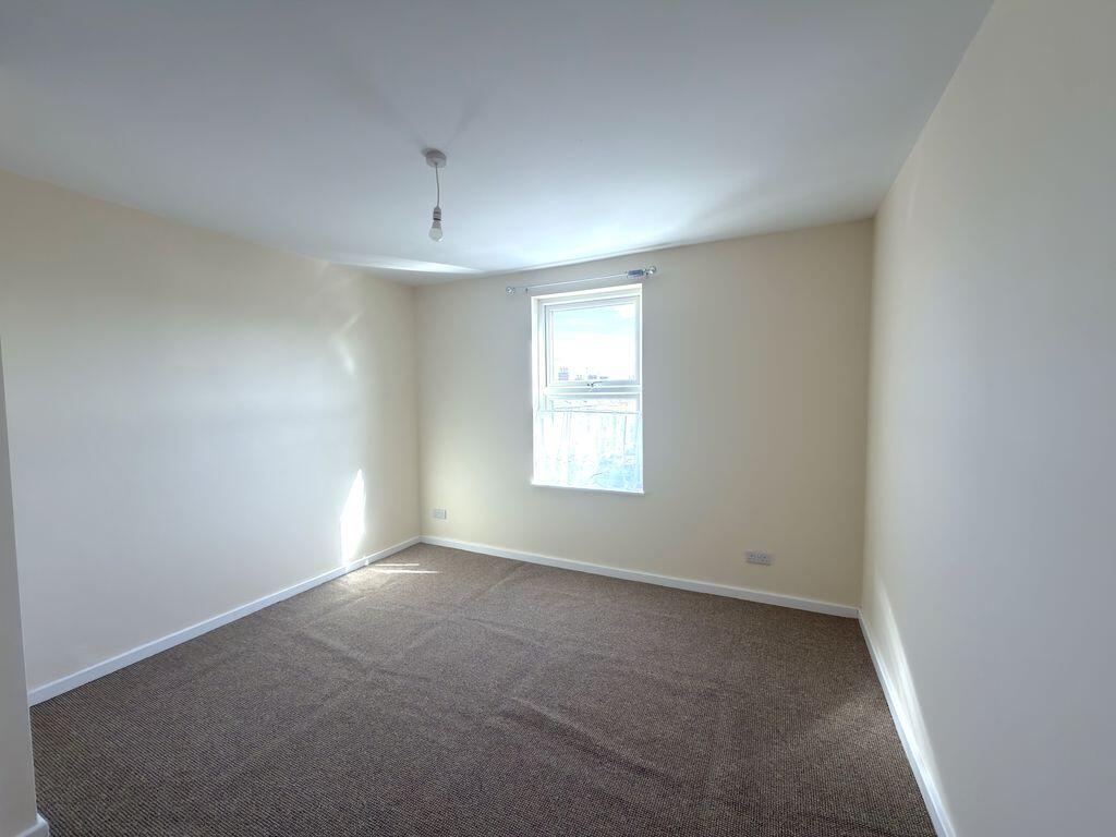 Apartment in Gloucester - View 5