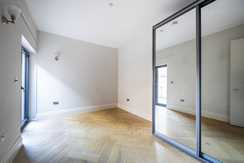 Apartment in London - View 5
