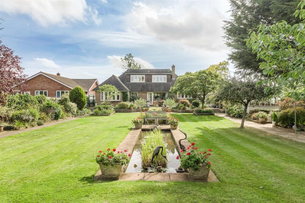 4-bed detached on Knowle Hill, Hurley, Atherstone, CV9, £725,000