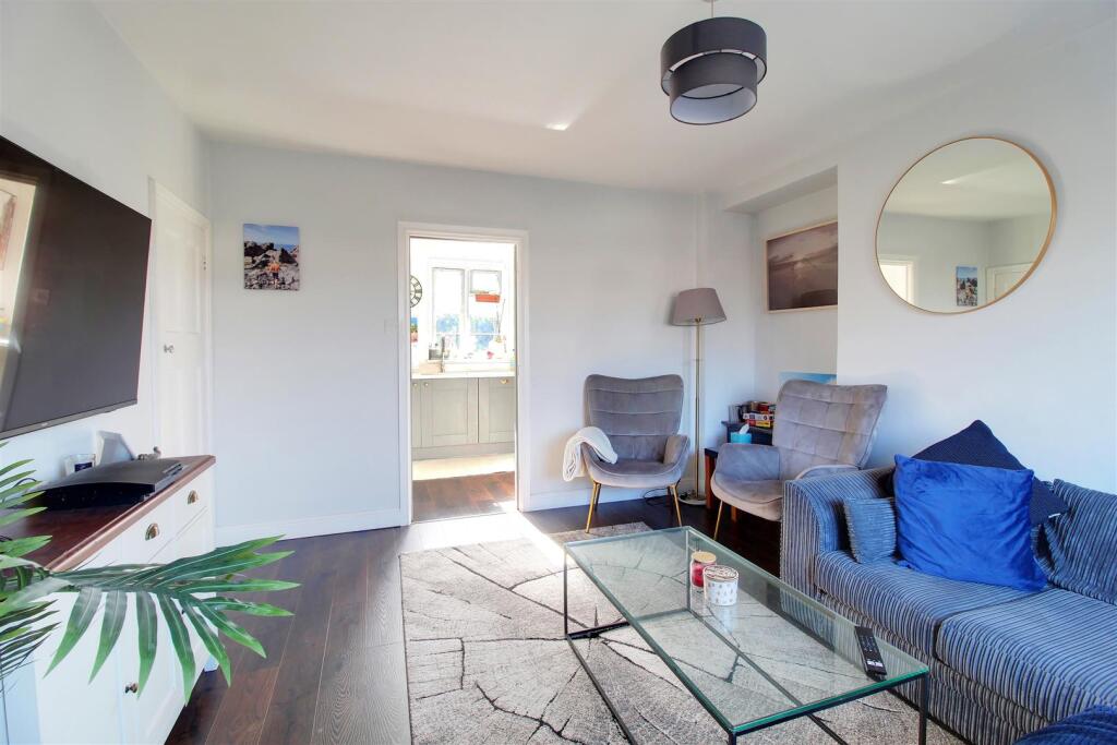 House in Hatfield, North Mymms - View 2
