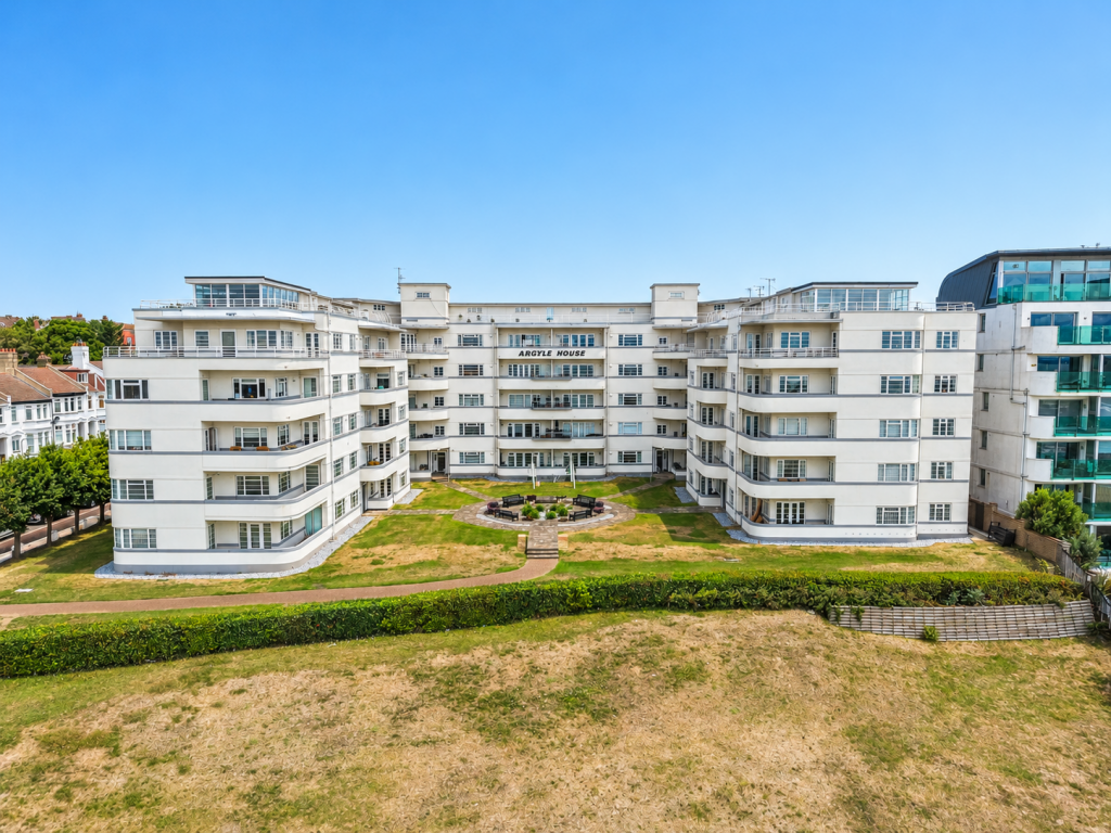 Apartment in Southend-on-Sea, Essex - View 2