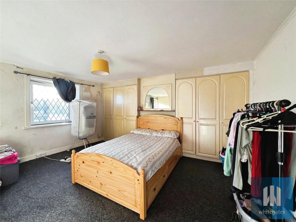 Leeds Road, Huddersfield, HD2 photo 4