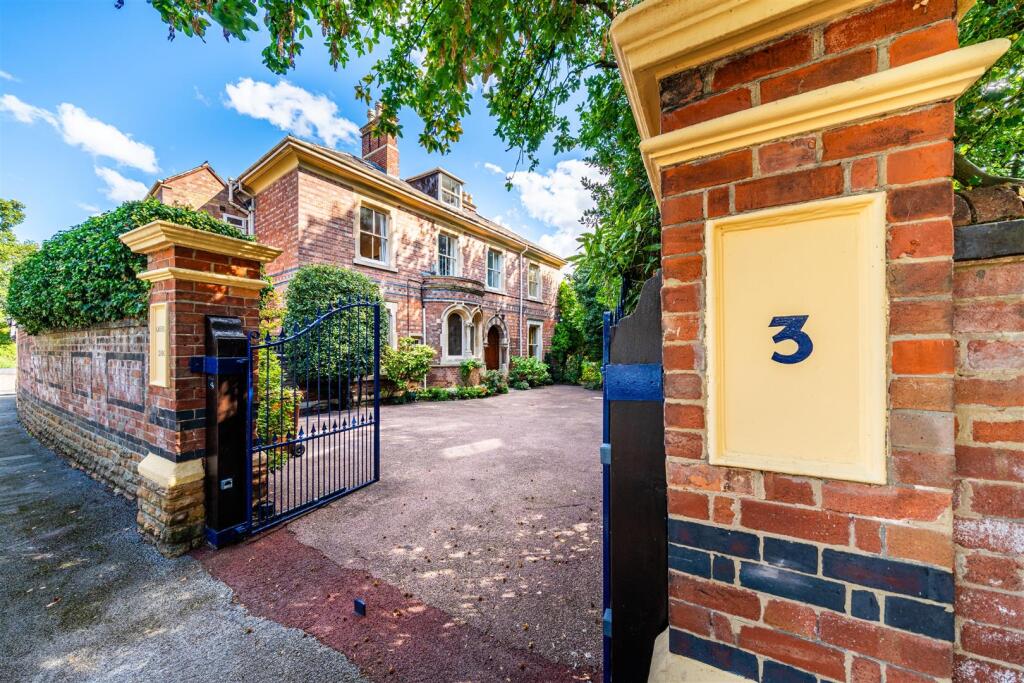 6-bed detached on Cavendish Crescent North, The Park, £1,599,999
