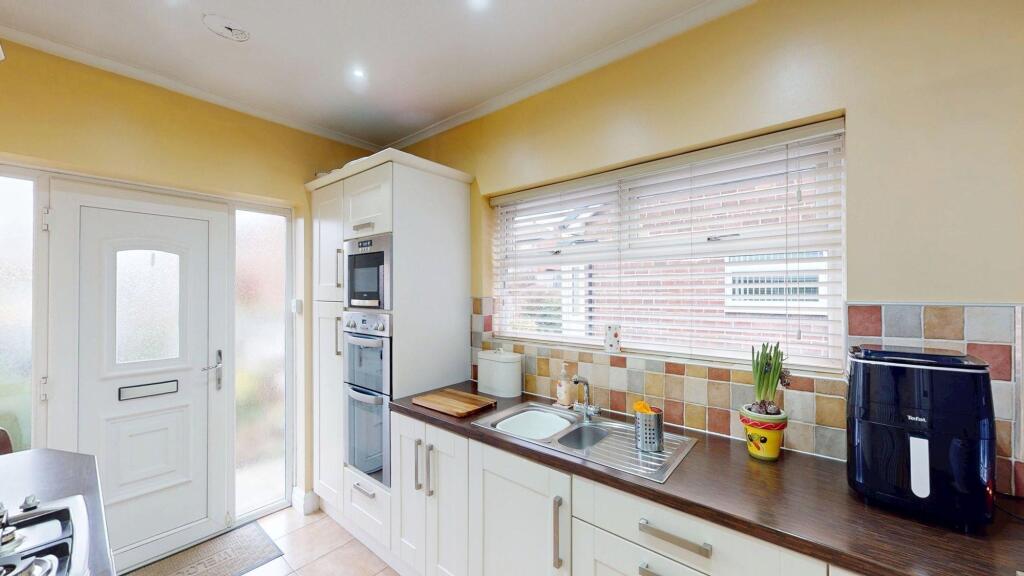 Greenhill Avenue, Farnworth, BL4 photo 3