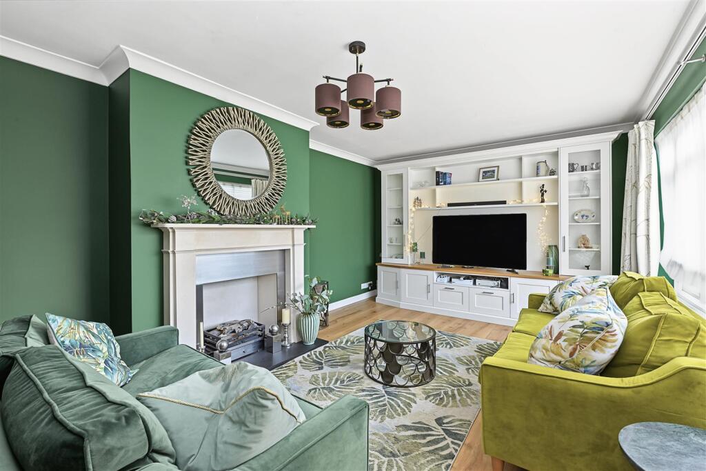 House in Harpenden, Wood End - View 3