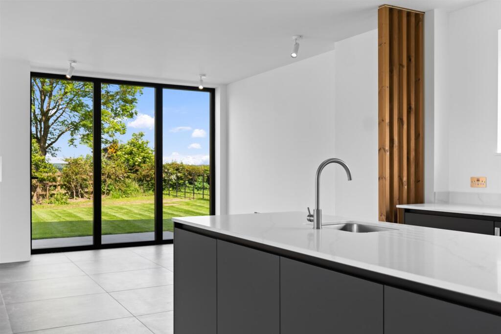 6B Kirk Hill, East Bridgford - View 5