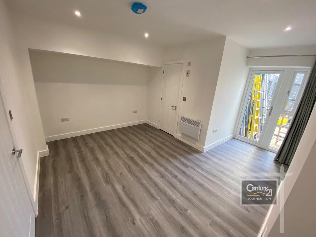 Apartment in Southampton - View 4