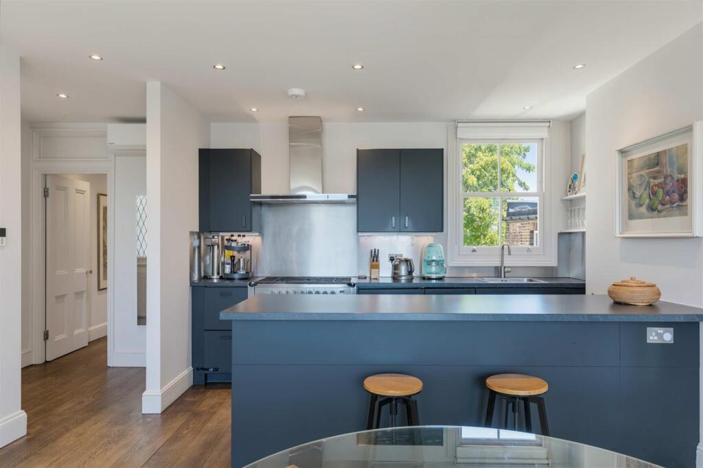 Apartment in London - View 5