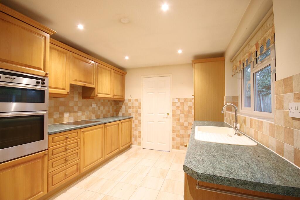 Close To Amenities, Maidenhead photo 4