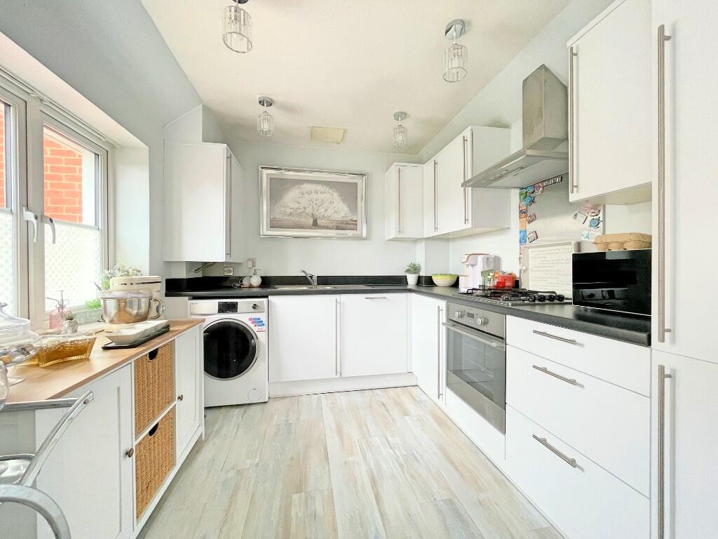 Bokhara Close, TIPTREE photo 4