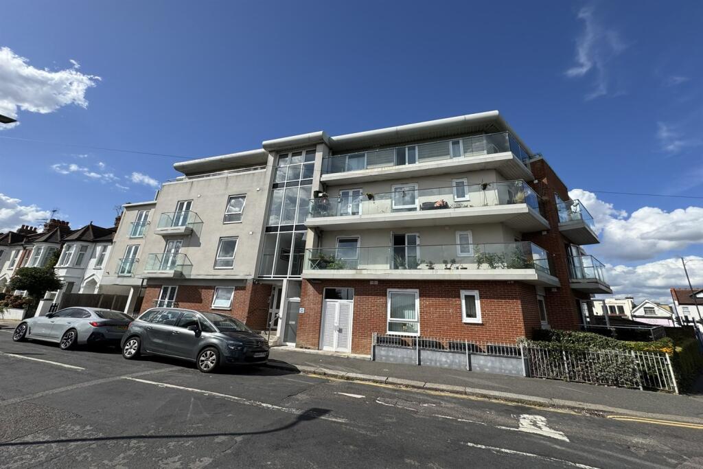 Main image of property: Park House, Leigh Road, Leigh on Sea