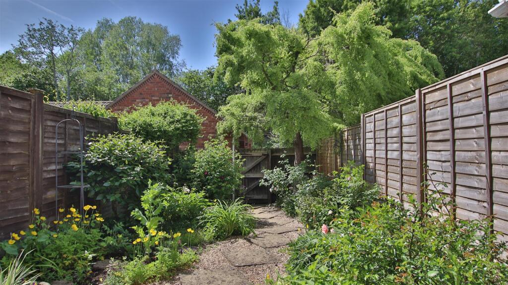 Graylag Crescent, Walton Cardiff, Tewkesbury - View 2