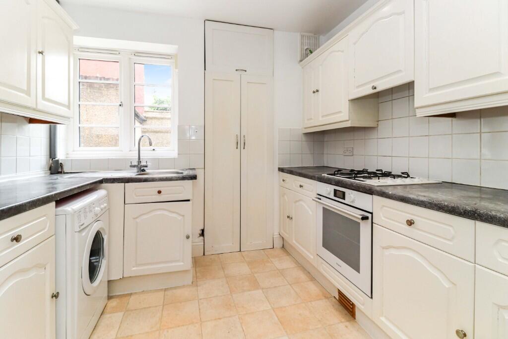 Holywell Hill, St. Albans, Hertfordshire, AL1 photo 4